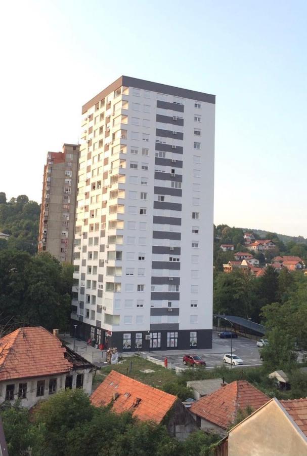 Apartman Jasmin - Blizu Panonskih Jezera I Centra Grada Tuzla Eksteriør billede